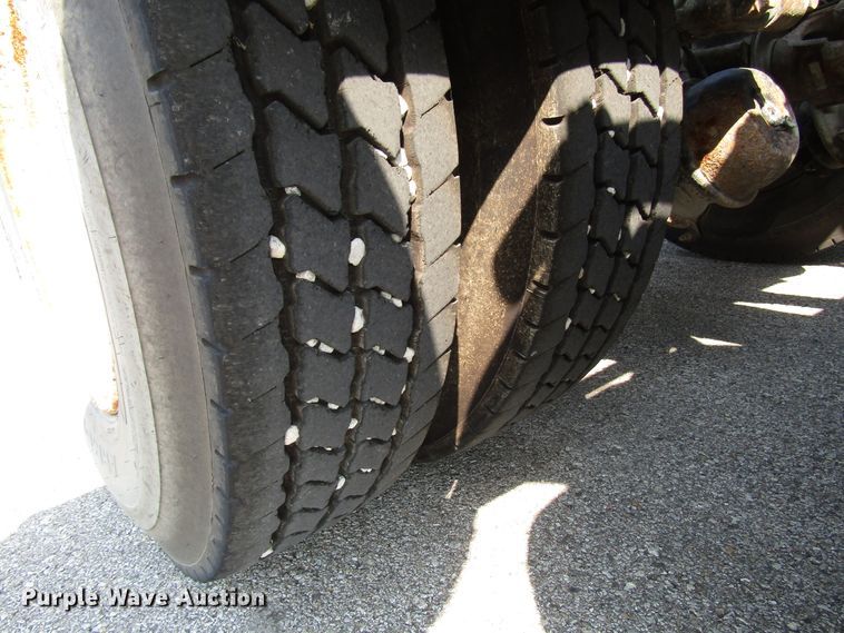 image for item DH2557 2006 International 5900i semi truck