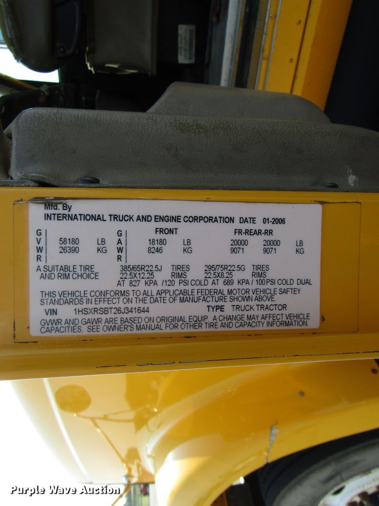 image for item DH2557 2006 International 5900i semi truck