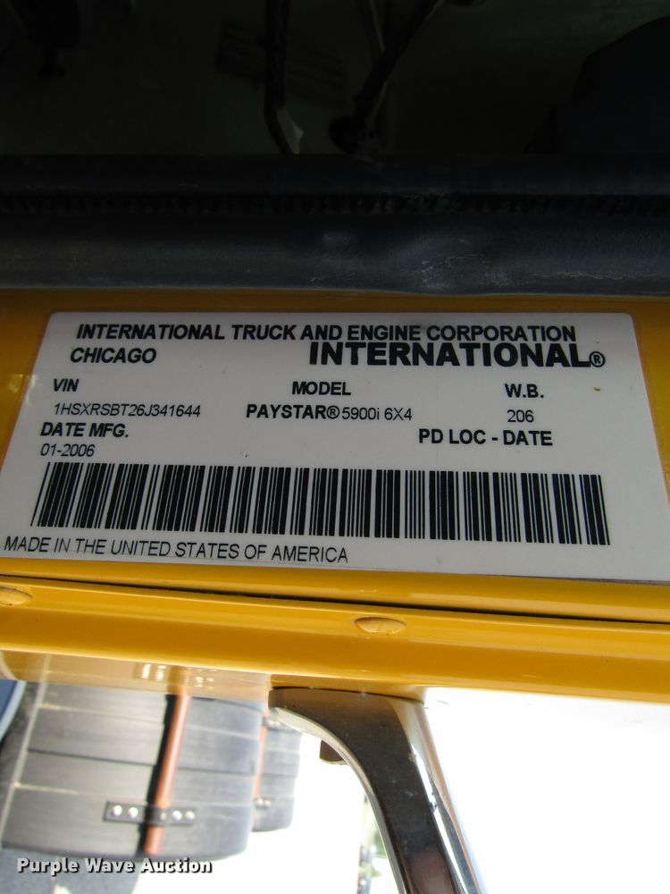 image for item DH2557 2006 International 5900i semi truck