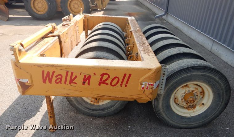 image for item DH2558 Walk-n-roll WR90SS pneumatic roller