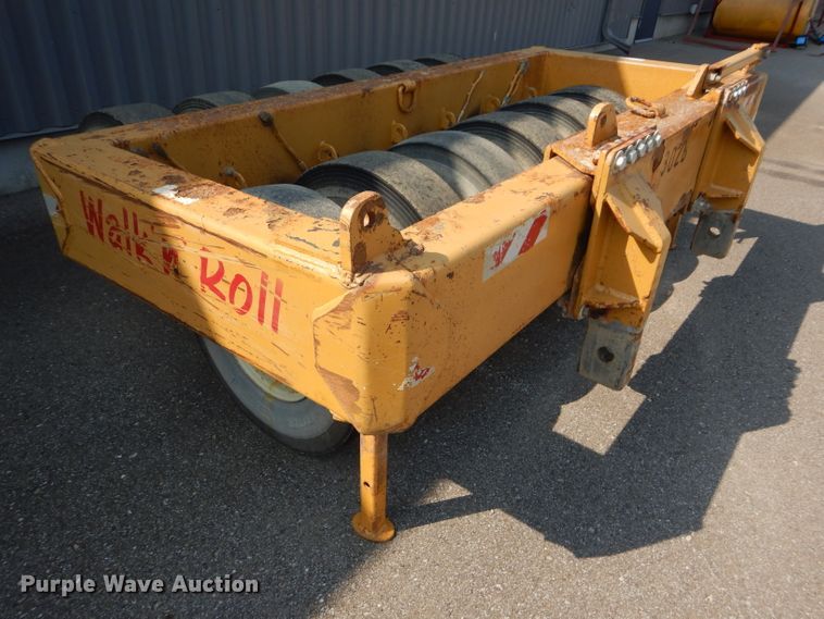 image for item DH2558 Walk-n-roll WR90SS pneumatic roller