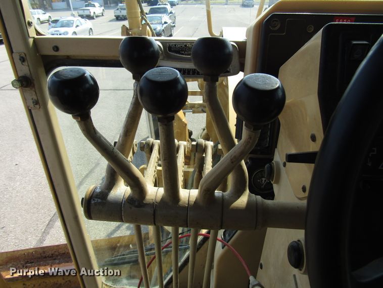 image for item DH2560 2005 Caterpillar 140H motor grader