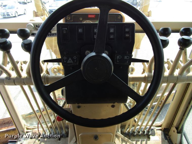 image for item DH2560 2005 Caterpillar 140H motor grader