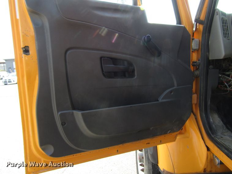 image for item DH2561 2009 International 7500 dump truck