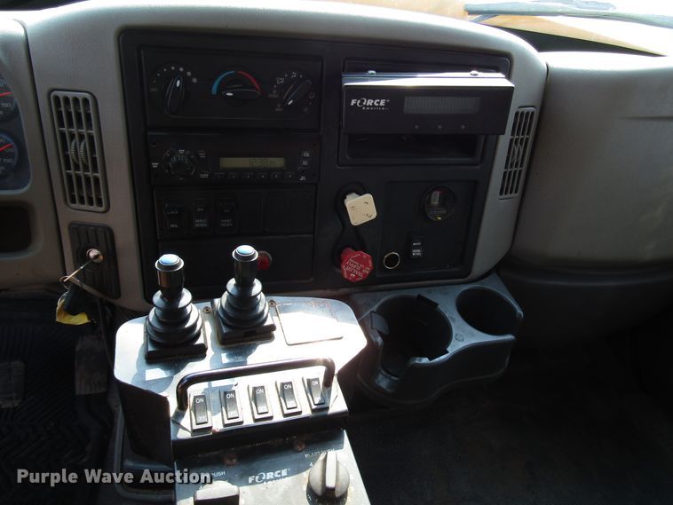 image for item DH2561 2009 International 7500 dump truck