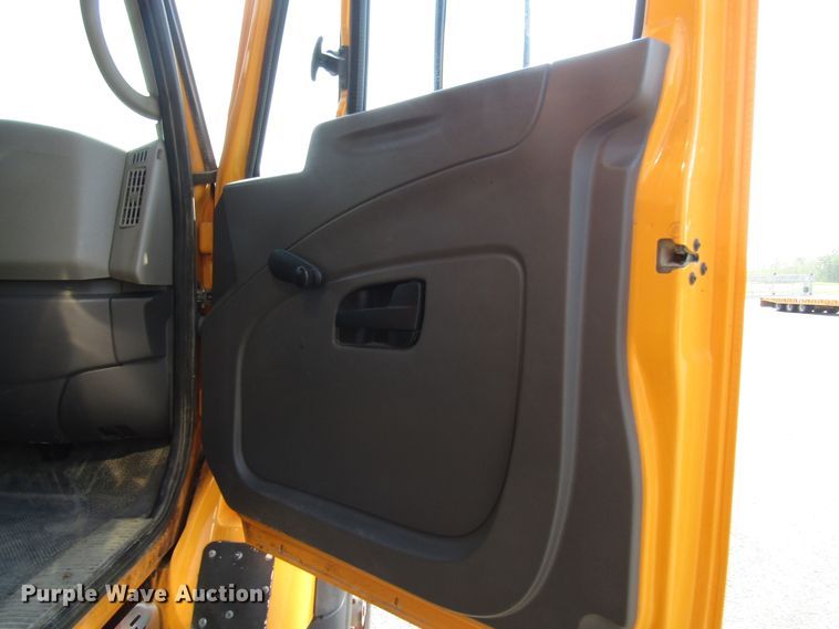 image for item DH2561 2009 International 7500 dump truck