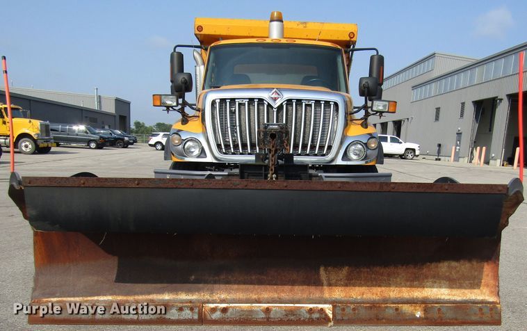 image for item DH2561 2009 International 7500 dump truck