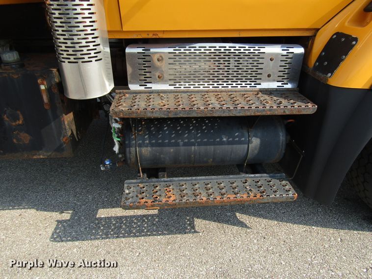 image for item DH2561 2009 International 7500 dump truck