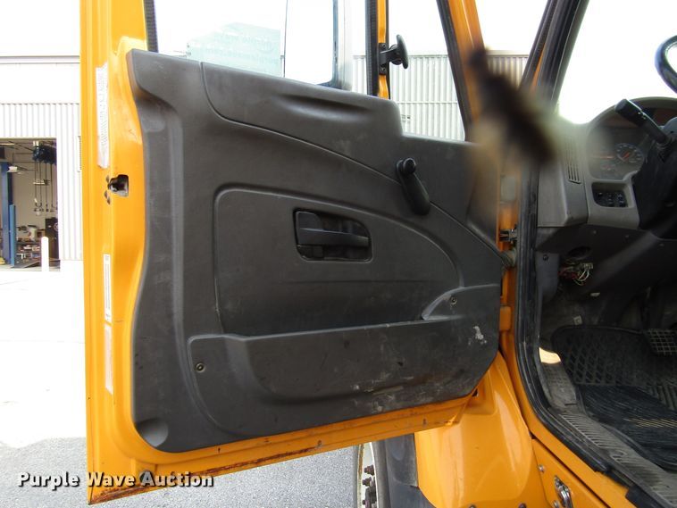 image for item DH2562 2008 International 7600 dump truck