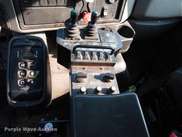 image for item DH2562 2008 International 7600 dump truck