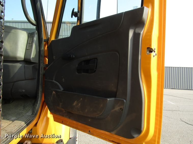 image for item DH2562 2008 International 7600 dump truck