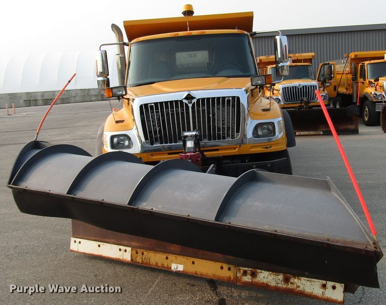 image for item DH2563 2006 International 7600 dump truck