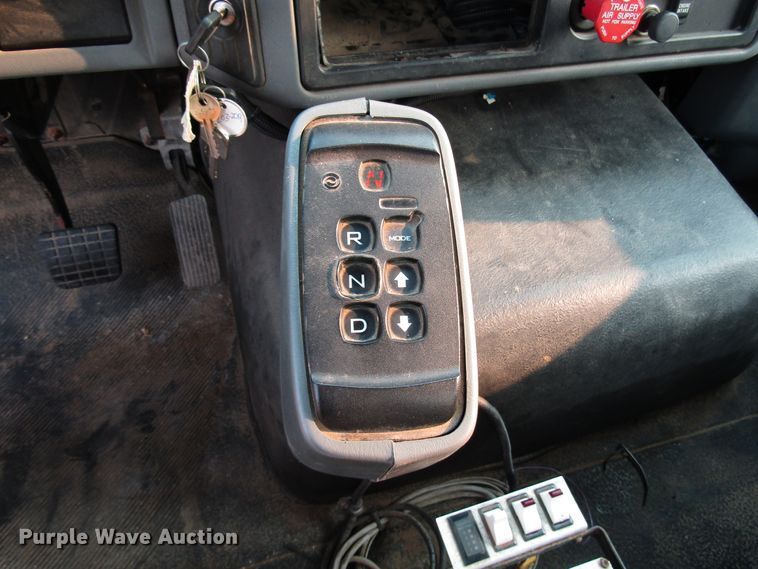 image for item DH2563 2006 International 7600 dump truck