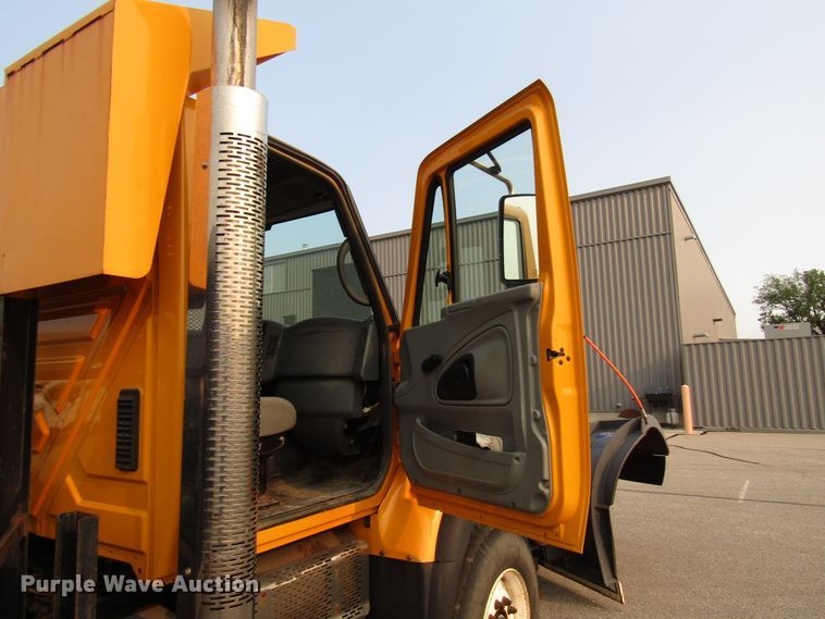 image for item DH2563 2006 International 7600 dump truck