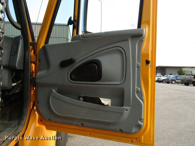 image for item DH2563 2006 International 7600 dump truck