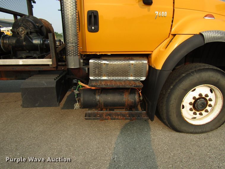 image for item DH2563 2006 International 7600 dump truck