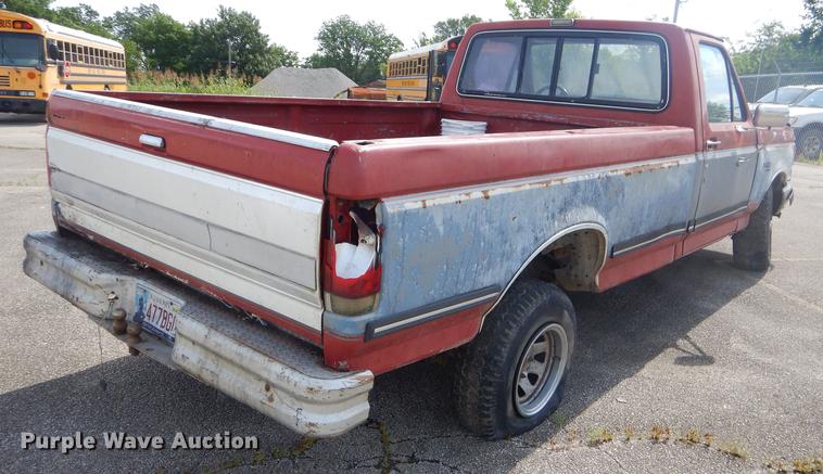 image for item ED9323 1990 Ford F150 pickup truck