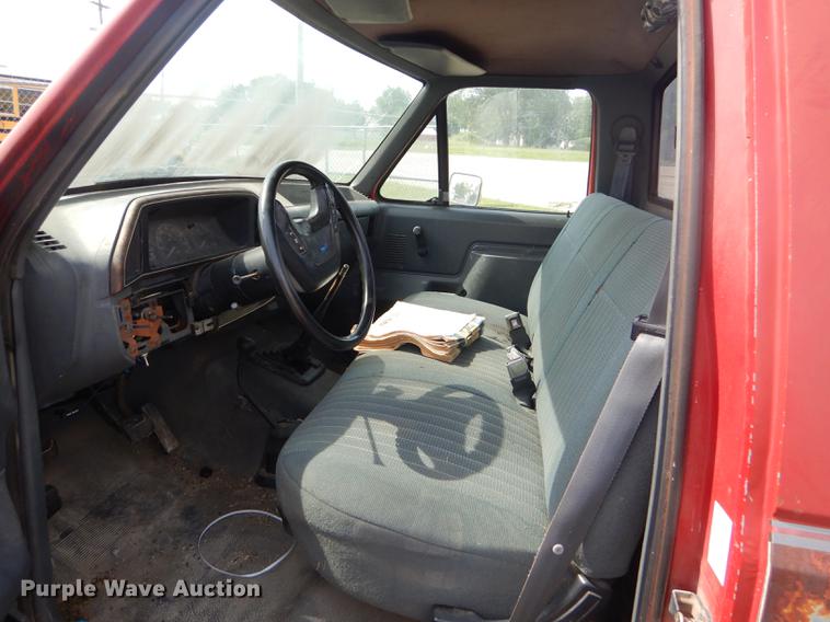image for item ED9323 1990 Ford F150 pickup truck