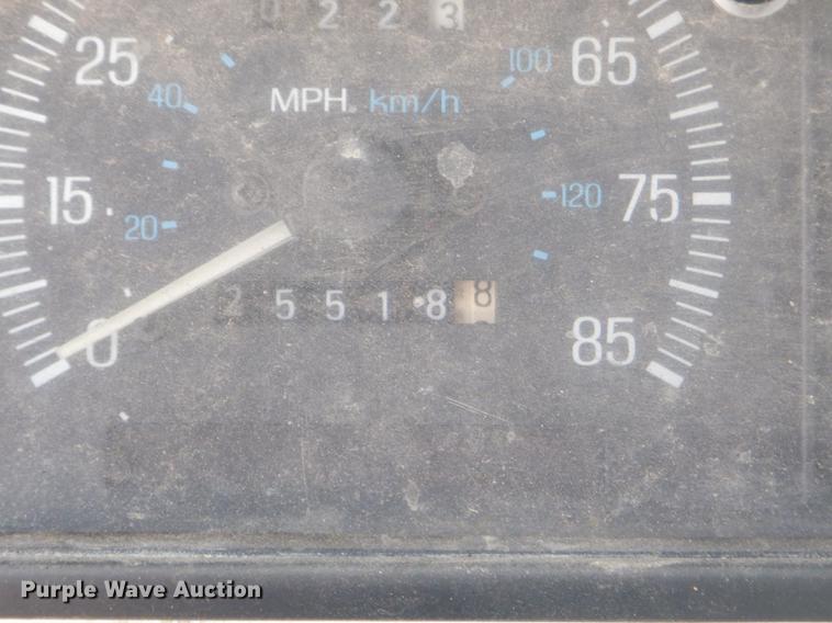 image for item ED9323 1990 Ford F150 pickup truck