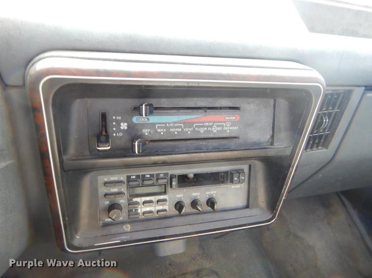 image for item ED9323 1990 Ford F150 pickup truck