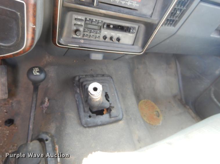 image for item ED9323 1990 Ford F150 pickup truck