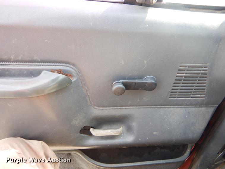 image for item ED9323 1990 Ford F150 pickup truck