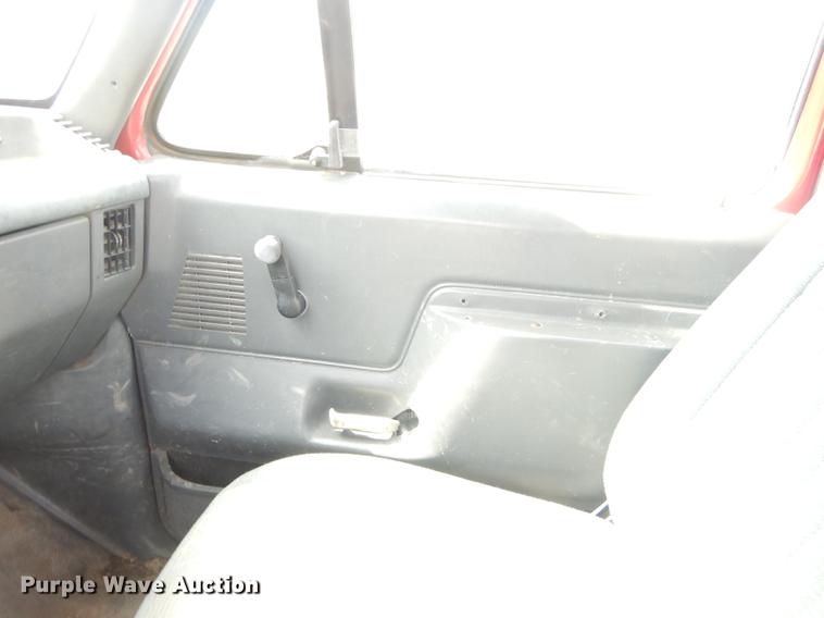 image for item ED9323 1990 Ford F150 pickup truck