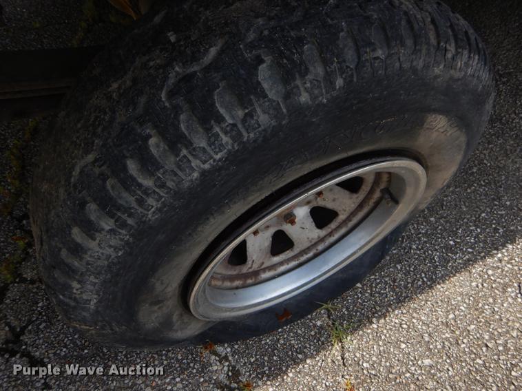 image for item ED9323 1990 Ford F150 pickup truck