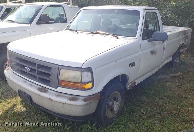 image for item ET9855 1995 Ford F150 pickup truck