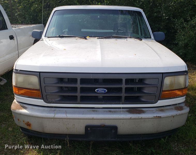 image for item ET9855 1995 Ford F150 pickup truck