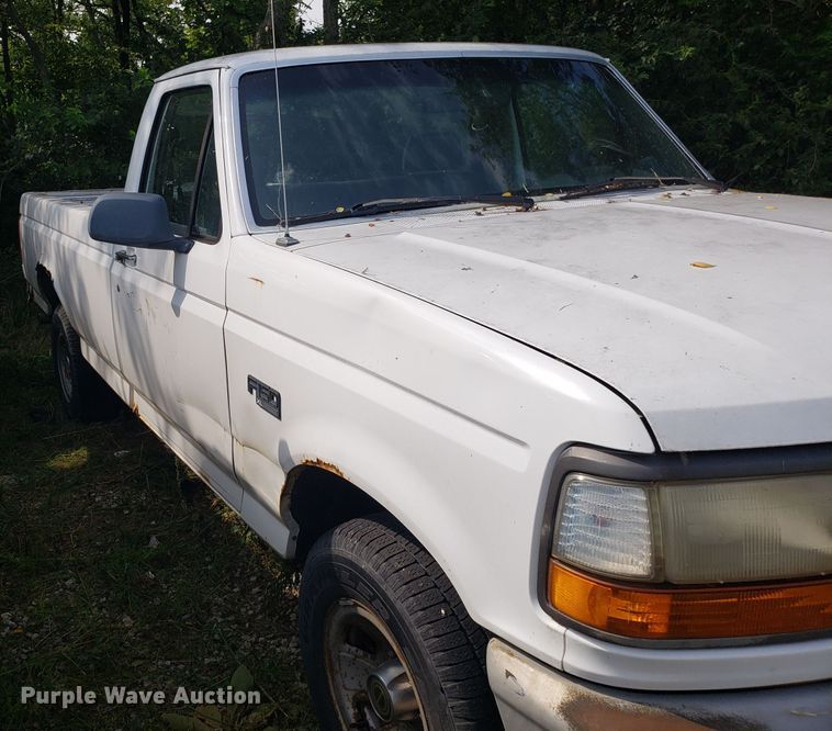 image for item ET9855 1995 Ford F150 pickup truck