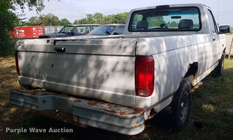 image for item ET9855 1995 Ford F150 pickup truck