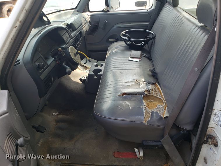 image for item ET9855 1995 Ford F150 pickup truck