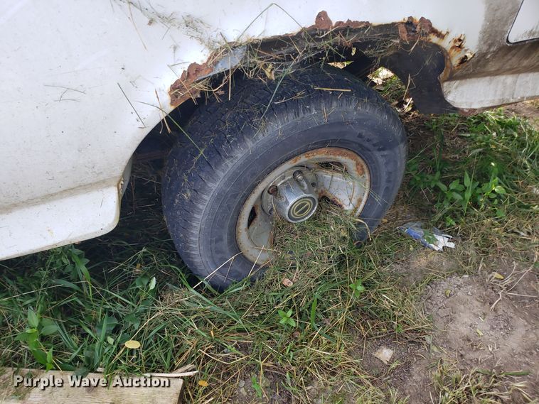 image for item ET9855 1995 Ford F150 pickup truck