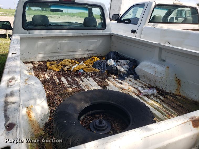 image for item ET9855 1995 Ford F150 pickup truck