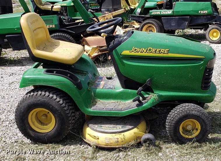 image for item ET9872 John Deere LT160 lawn mower