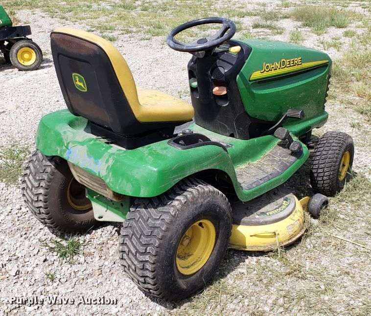 image for item ET9872 John Deere LT160 lawn mower