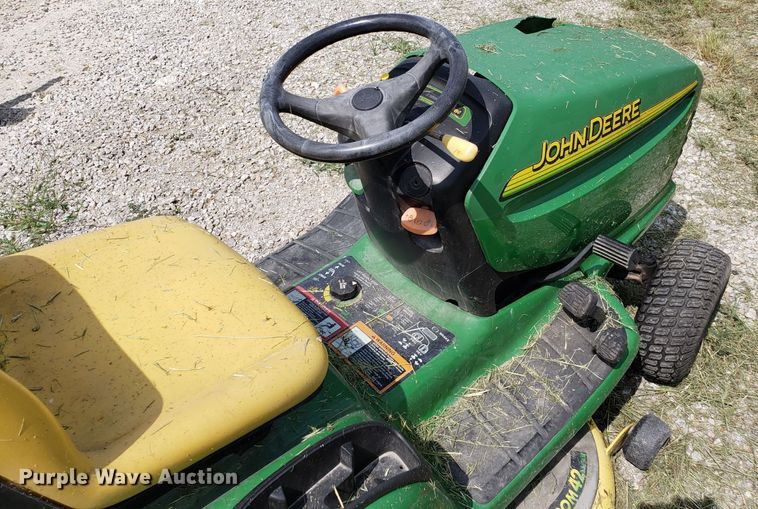 image for item ET9872 John Deere LT160 lawn mower