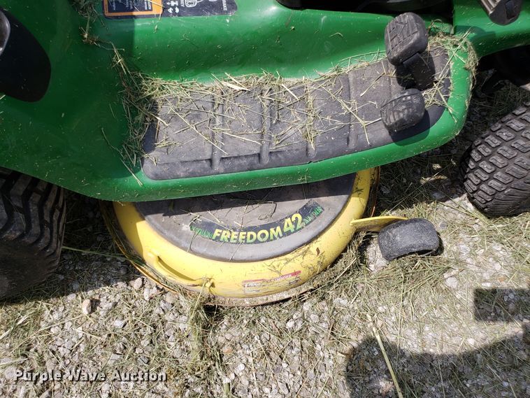 image for item ET9872 John Deere LT160 lawn mower