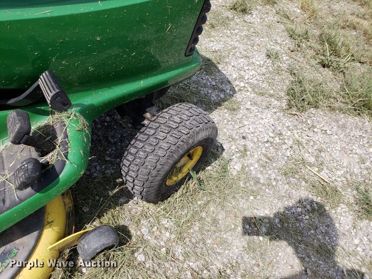 image for item ET9872 John Deere LT160 lawn mower