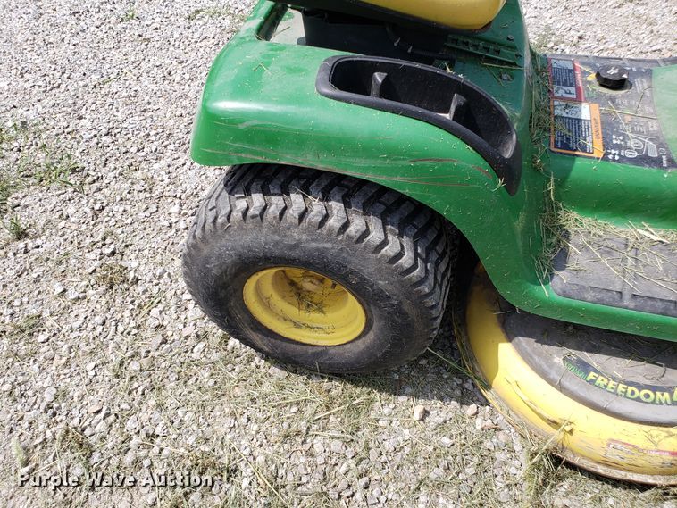 image for item ET9872 John Deere LT160 lawn mower