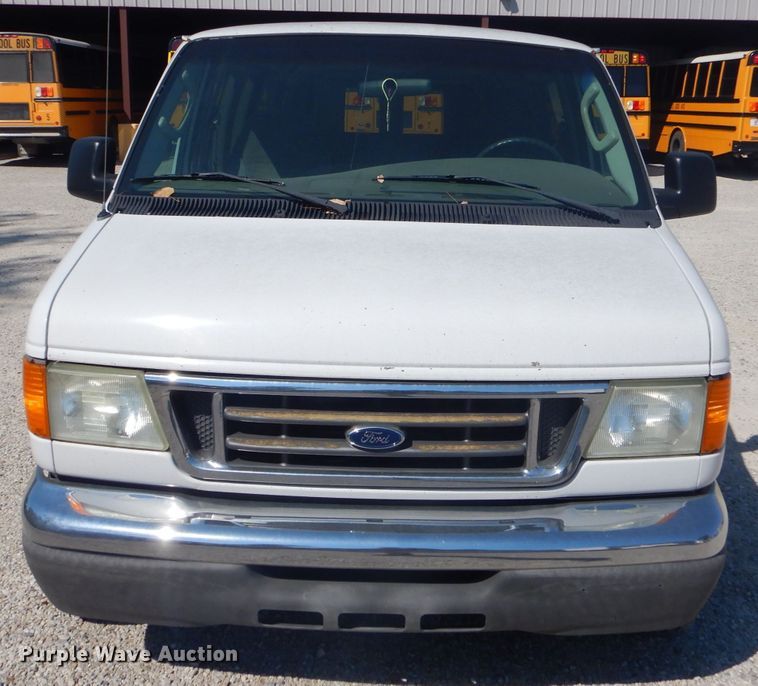 image for item FC9932 2004 Ford E150 van