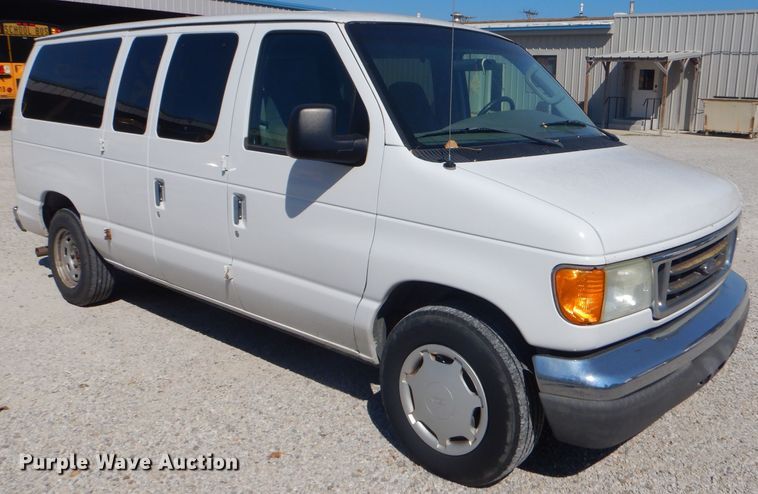 image for item FC9932 2004 Ford E150 van