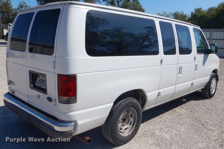 image for item FC9932 2004 Ford E150 van