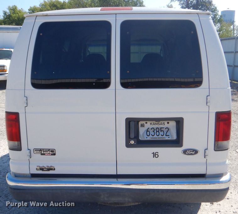 image for item FC9932 2004 Ford E150 van