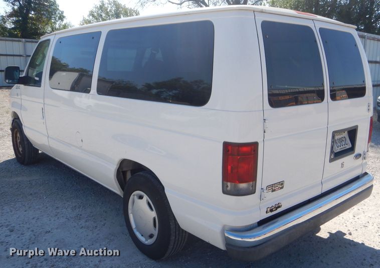image for item FC9932 2004 Ford E150 van