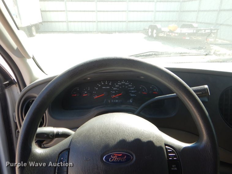 image for item FC9932 2004 Ford E150 van