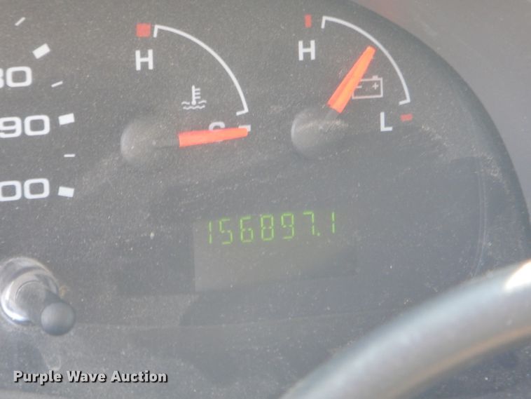 image for item FC9932 2004 Ford E150 van