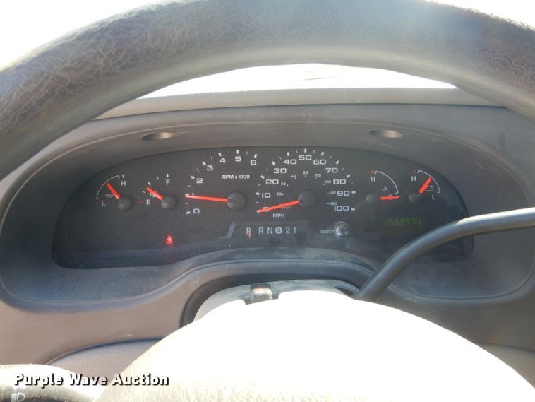 image for item FC9932 2004 Ford E150 van