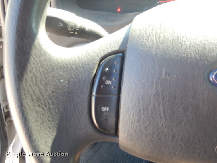 image for item FC9932 2004 Ford E150 van